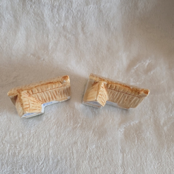 Vintage Farmhouse Minature Salt & Pepper Shakers - Picture 2 of 7